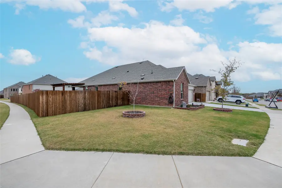 11203 Hawks Landing Drive, Aubrey, TX 76227 - Image #3