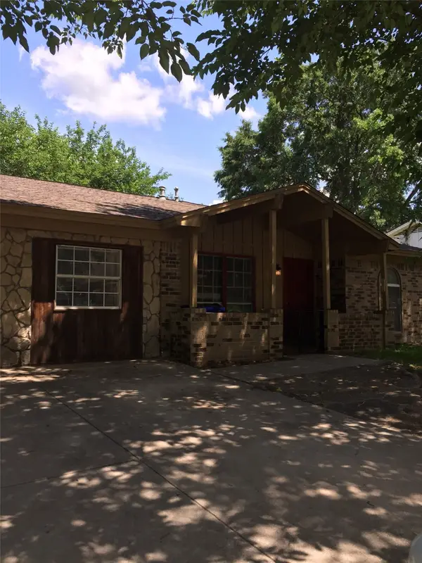413 Glenhaven Drive, Azle, TX 76020