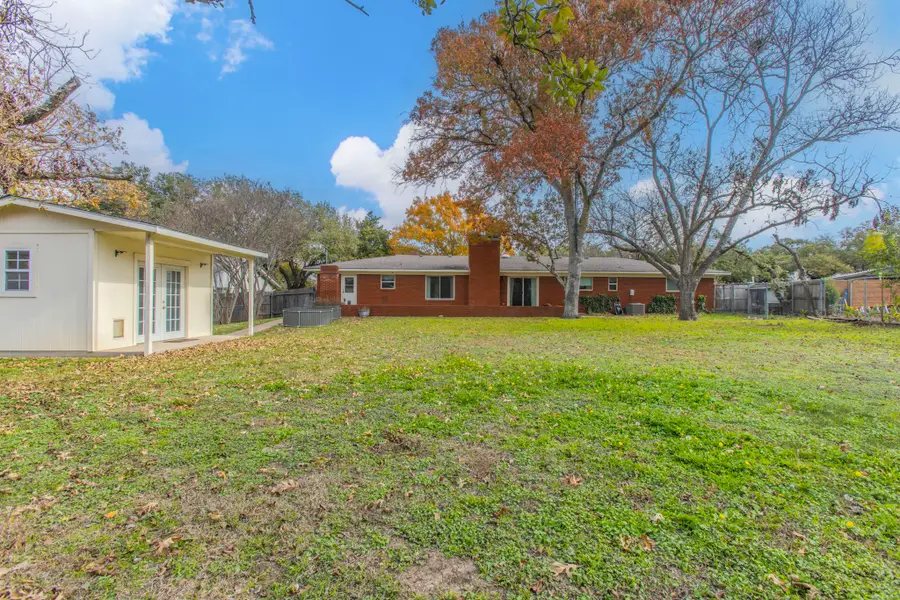 700 Falcon Drive, Woodway, TX 76712 - Image #2