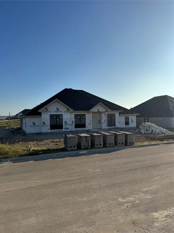 1400 Red Rock Road, Hewitt, TX 76643