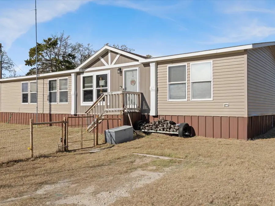 2722 Denver Road, Sunset, TX 76270 - Image #2