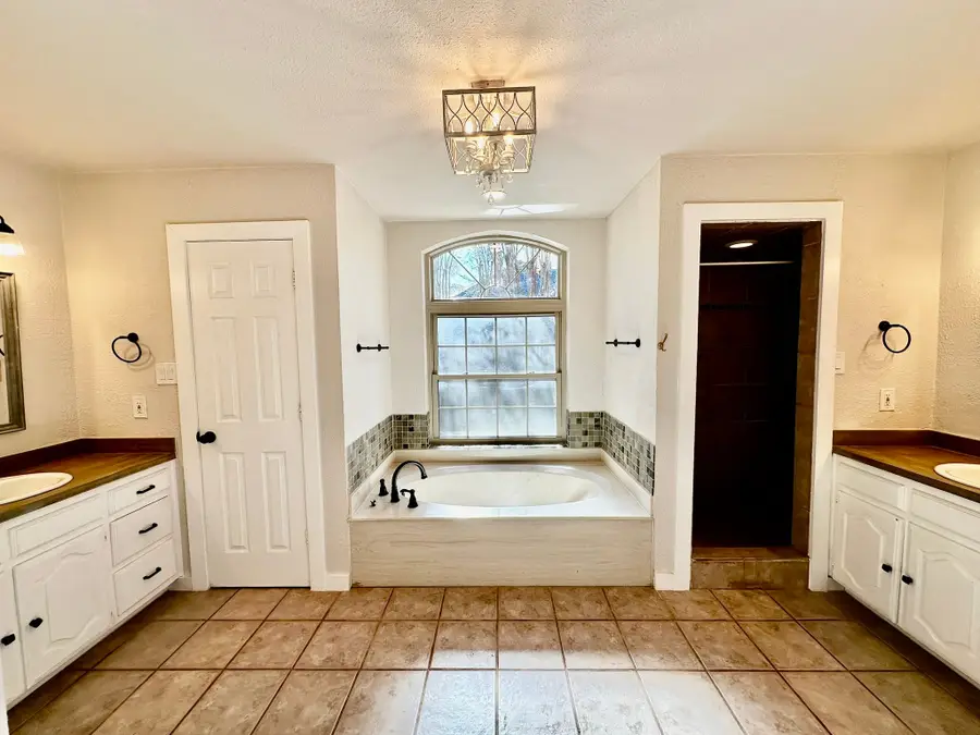 101 Middlefield Drive, Pottsboro, TX 75076 - Image #2