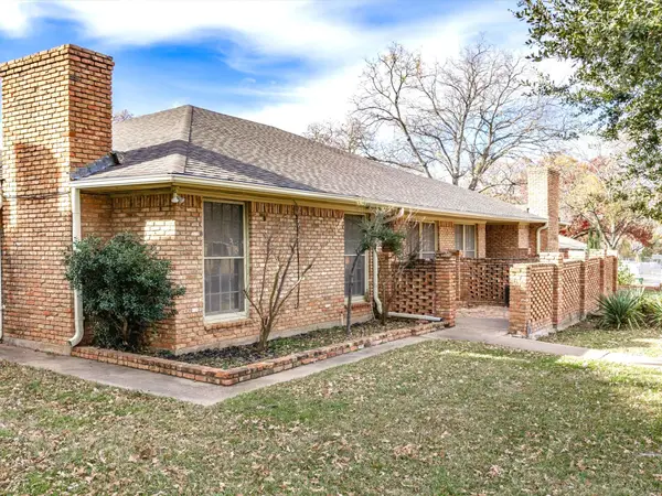 3514 Shady Valley Drive, Pantego, TX 76013