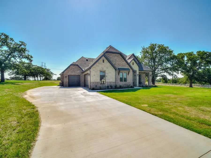 1000 Henry Way Road, Springtown, TX 76082 - Image #2