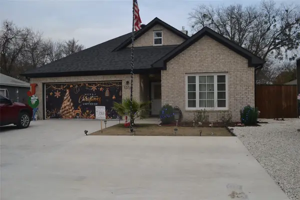 1314 S Grand Avenue, Gainesville, TX 76240