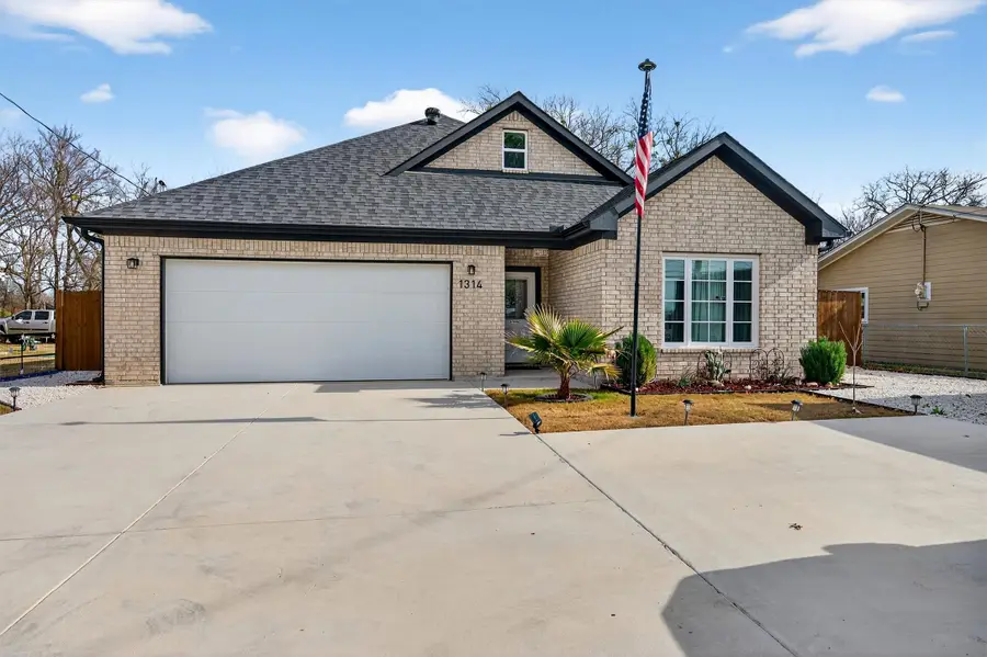 1314 S Grand Avenue, Gainesville, TX 76240 - Image #3