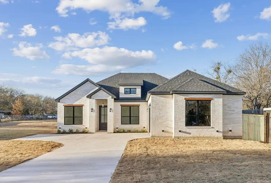 1235 Cedardale Road, Lancaster, TX 75134 - Image #2