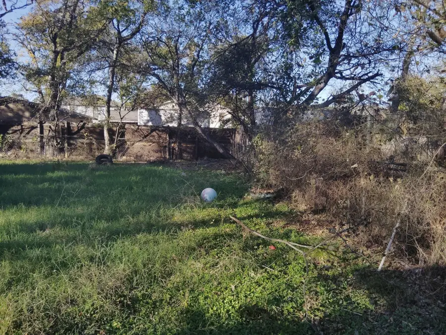 3805 Burton Avenue, Fort Worth, TX 76105 - Image #3