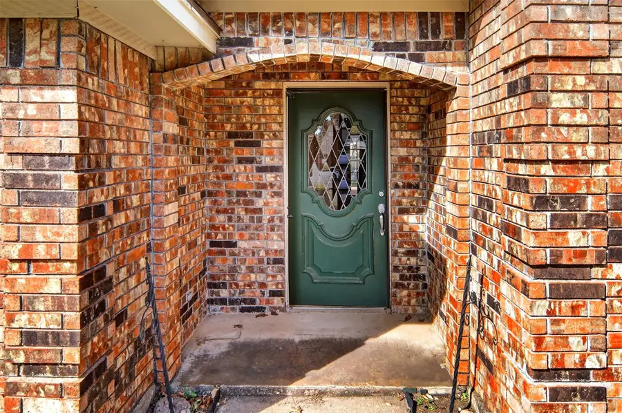 7864 Mahonia Drive, Fort Worth, TX 76133 - Image #2