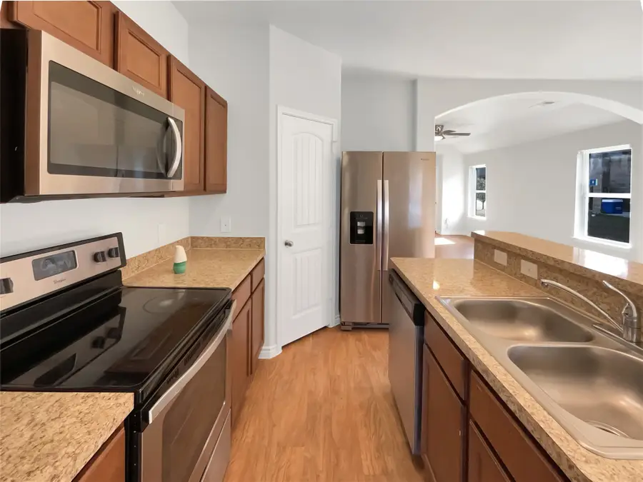 1702 Blue Jay Drive, Ennis, TX 75119 - Image #2