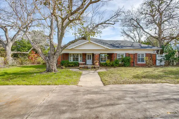 411 S Bowie Drive, Weatherford, TX 76086