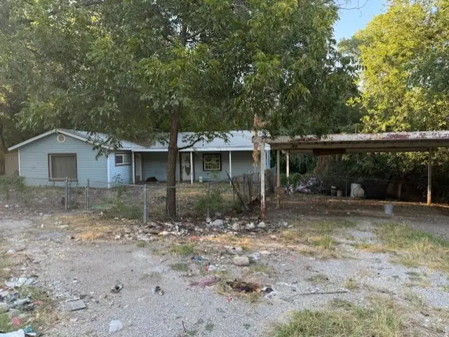 2820 Oak Wood Street, Granbury, TX 76048 - Image #1