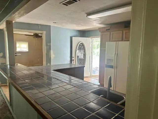 2820 Oak Wood Street, Granbury, TX 76048 - Image #3