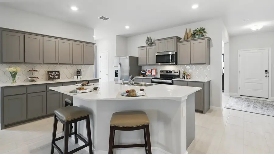 424 Sunday Silence Way, Granbury, TX 76049 - Image #2