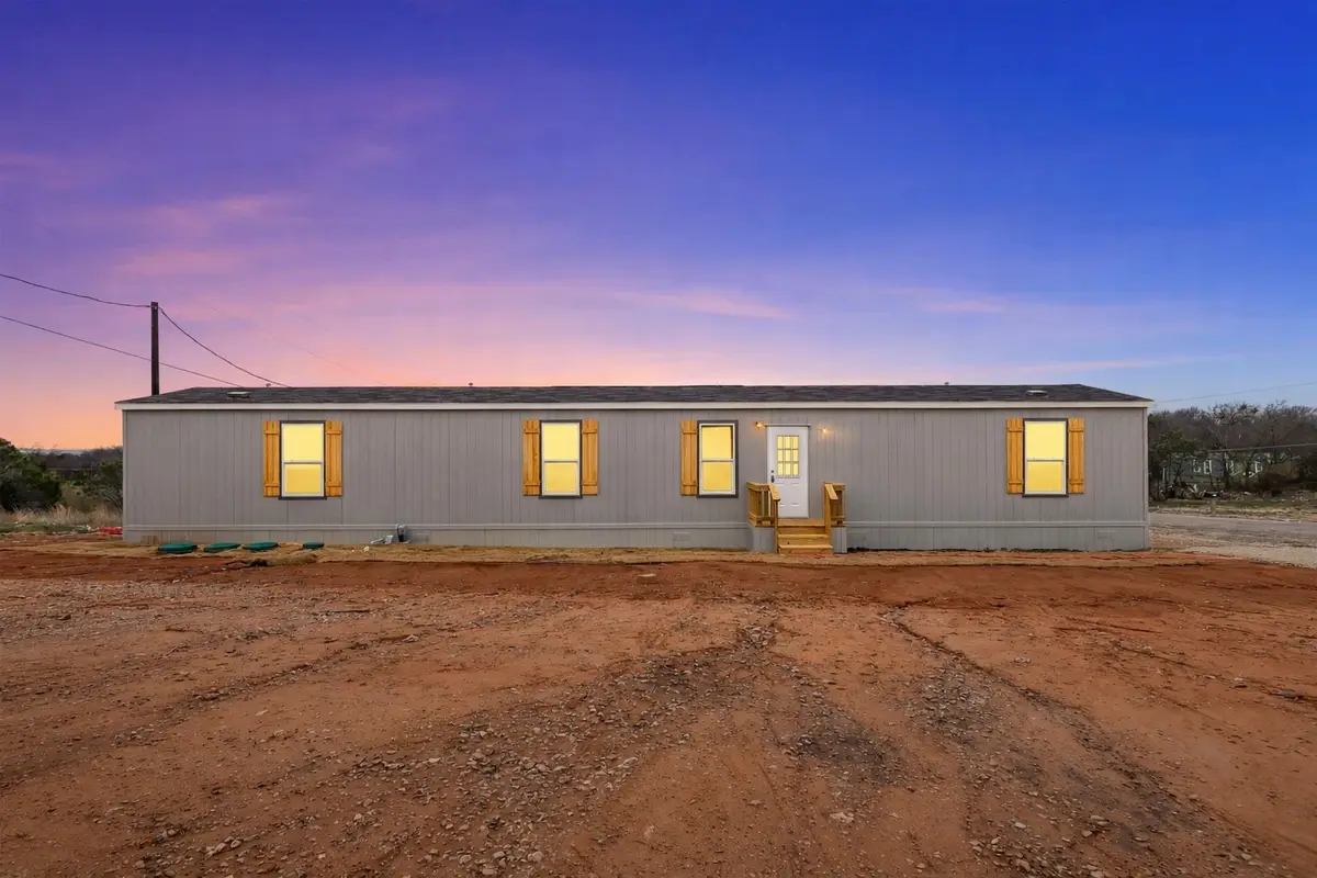 3501 Evergreen Drive, Granbury, TX 76048 - Image #1