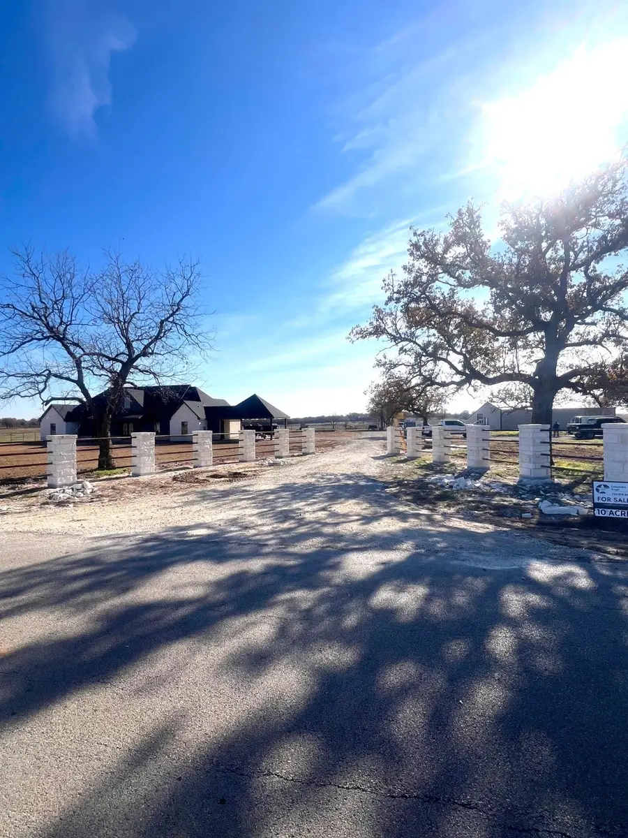 1390 Poe Prairie Road, Millsap, TX 76066 - Image #2