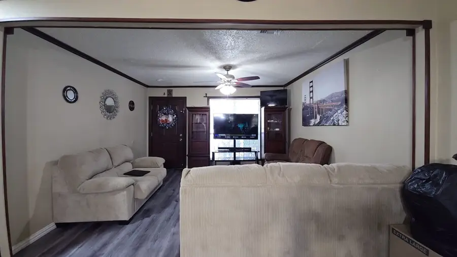 109 Ridgeway Circle, Lewisville, TX 75067 - Image #2