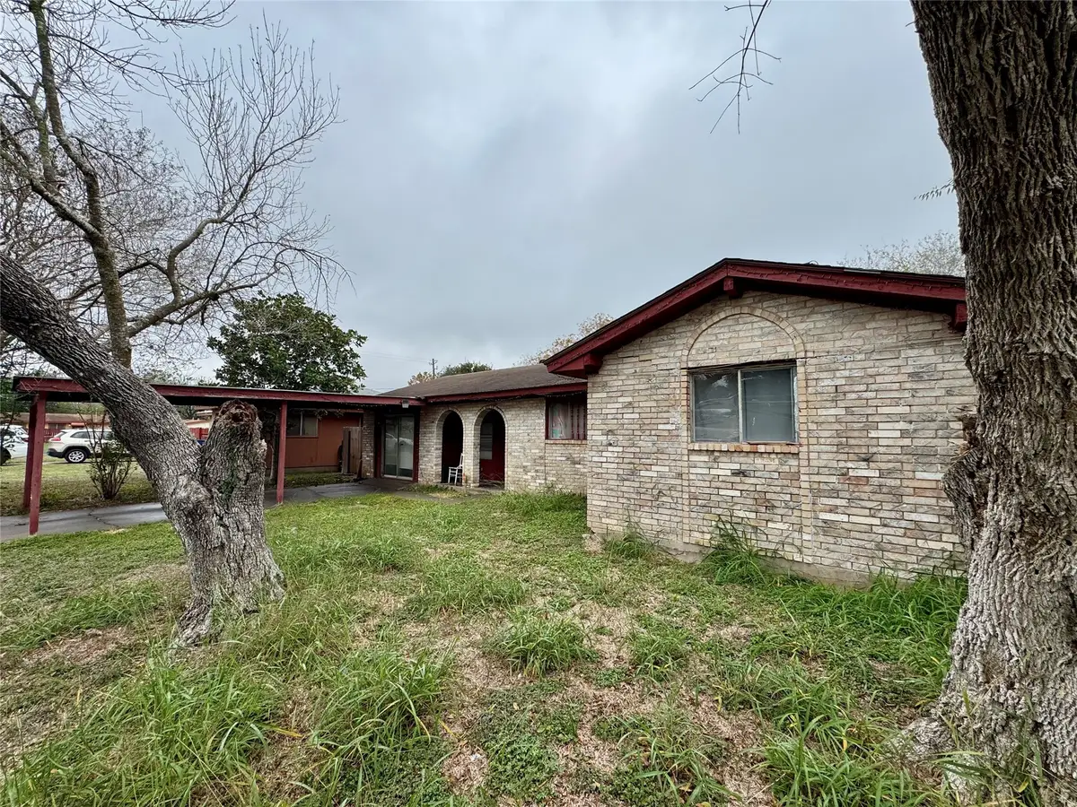 703 Hereford Drive, Beeville, TX 78102 - Image #1
