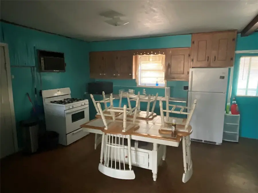 215 N Ave O, Clifton, TX 76634 - Image #3