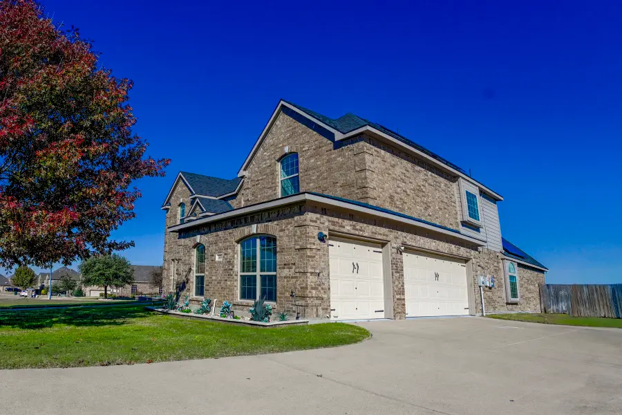 1880 Chuckwagon Drive, Midlothian, TX 76065 - Image #3