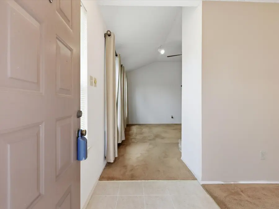 321 Gregory Lane, Grand Prairie, TX 75052 - Image #3