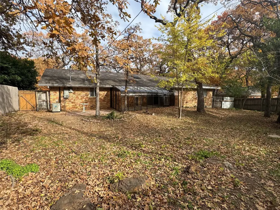 617 Forest Lane, Hurst, TX 76053 - Image #2