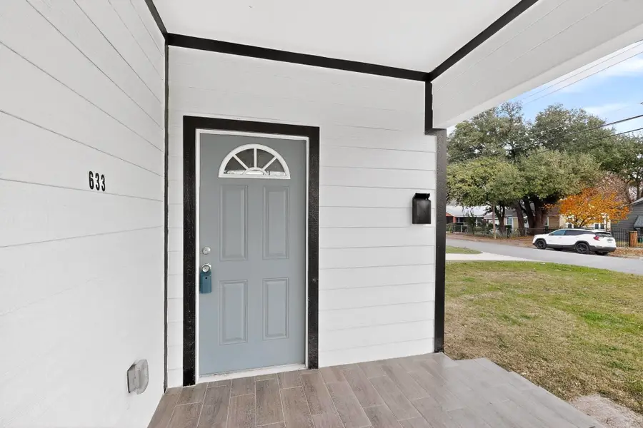 633 Ogden Avenue, Cockrell Hill, TX 75211 - Image #3