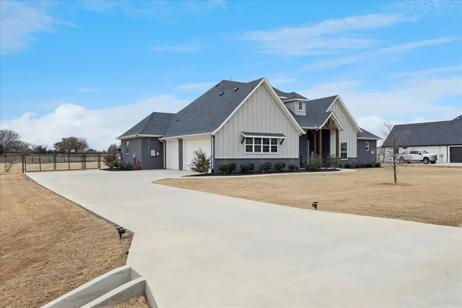 112 Friendship Way, Boyd, TX 76023 - Image #2