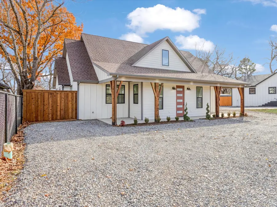 319 S Pecan Street, Bells, TX 75414 - Image #2