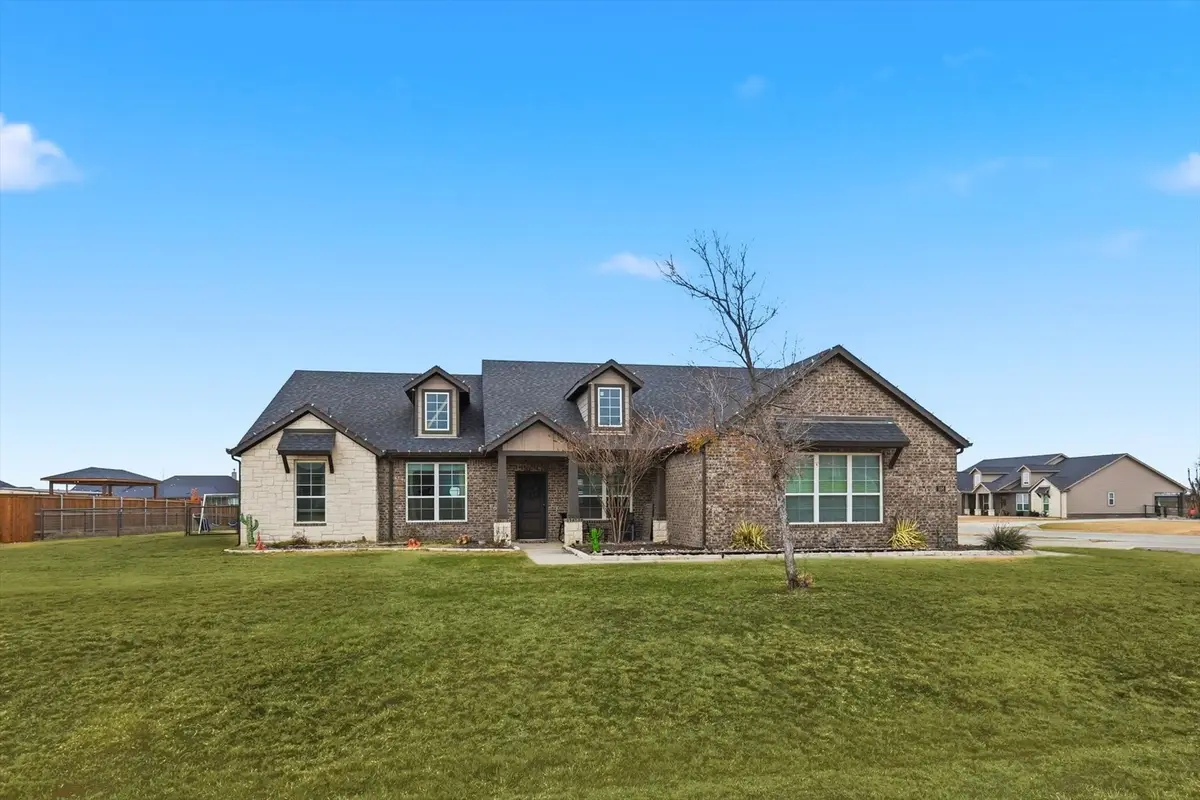 104 Oak Grove Drive, Rhome, TX 76078 - Image #1