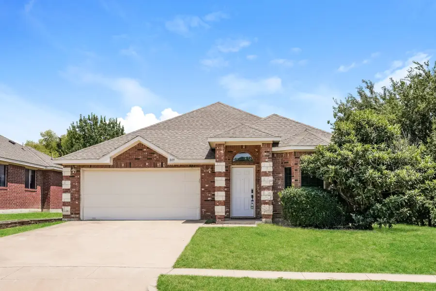 809 Bahar Court, Arlington, TX 76010 - Image #2