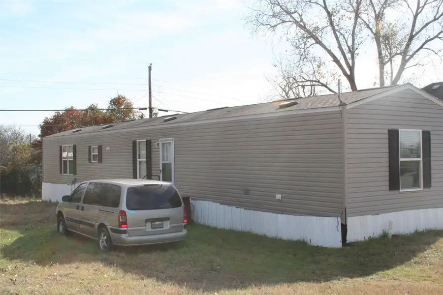 1532 Whippoorwill Court, Azle, TX 76020 - Image #2