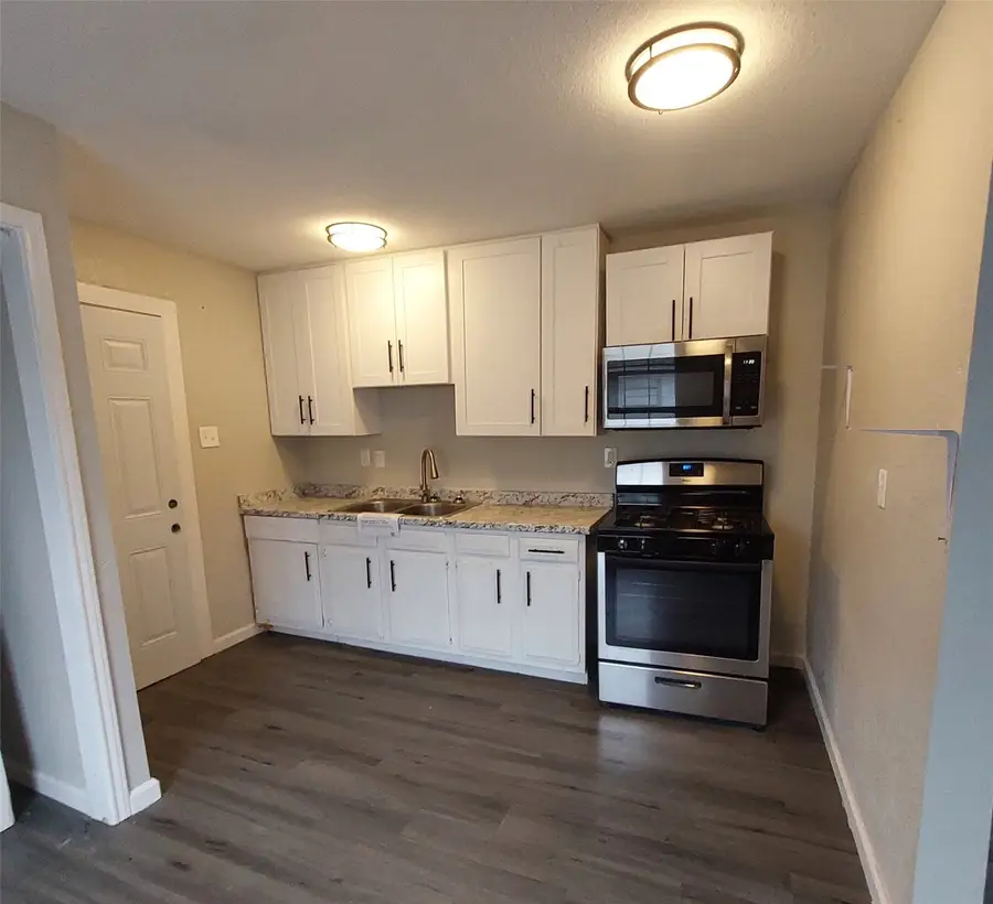 403 E Sears Street, Denison, TX 75021 - #3