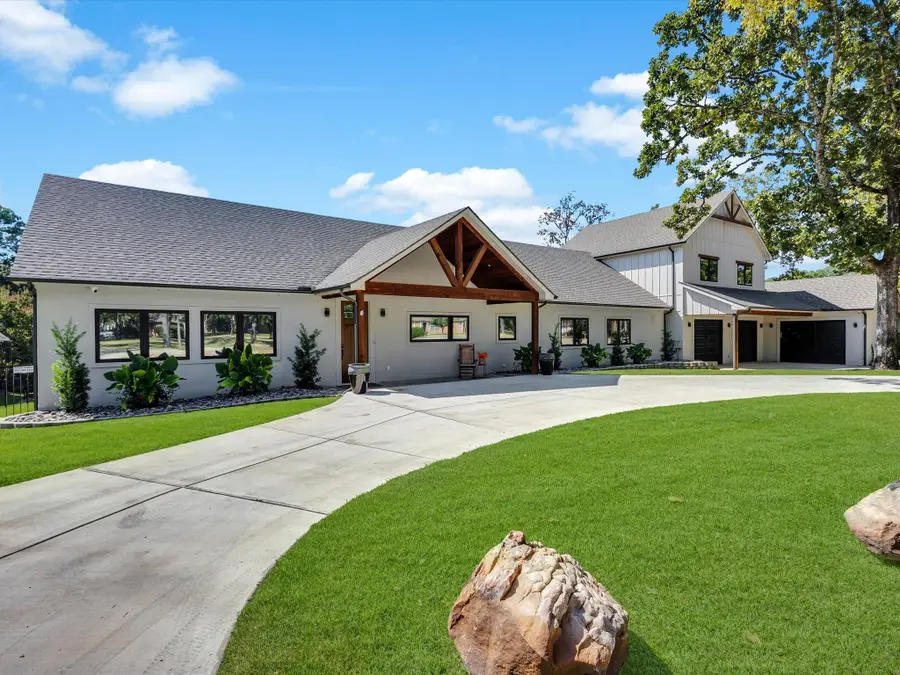 102 Shadywood Place, Enchanted Oaks, TX 75156 - Image #2