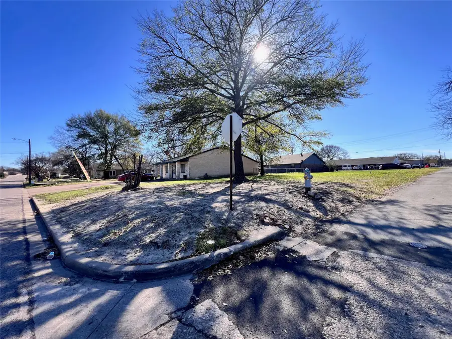 1112 N Beaton Street, Corsicana, TX 75110 - Image #3