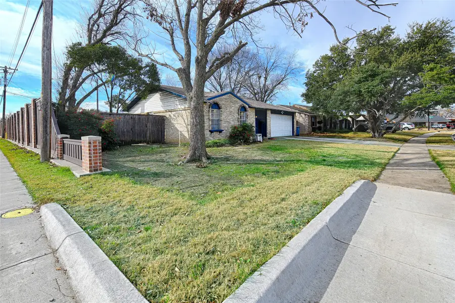 2512 Towerwood Drive, Carrollton, TX 75006 - Image #3