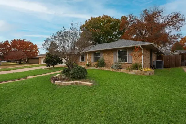 1205 Clover Hill Road, Mansfield, TX 76063