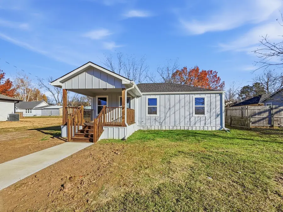 104 Clark Street, Whitesboro, TX 76273 - #2