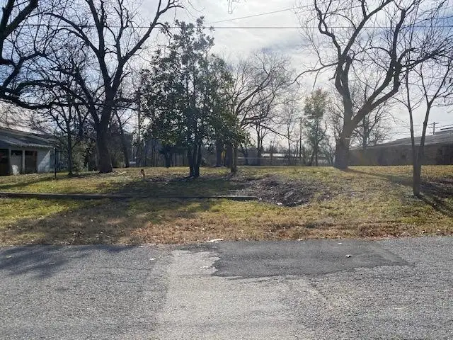 314 E 2nd Street, Bonham, TX 75418 - #1