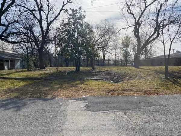 314 E 2nd Street, Bonham, TX 75418