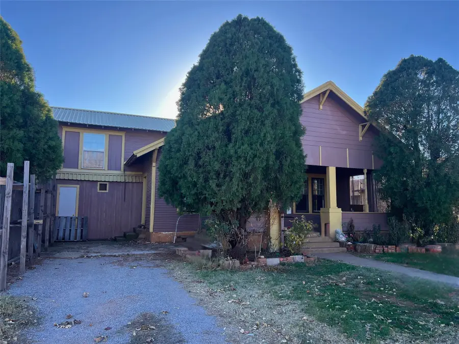 907 NW Ave I, Childress, TX 79201 - #2