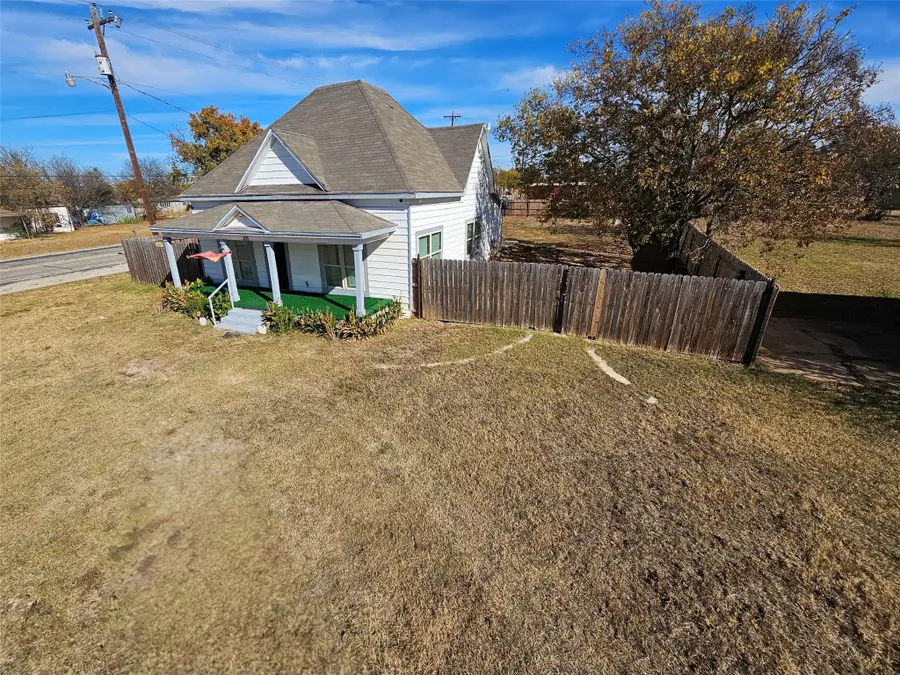 101 S Walnut Street, Petrolia, TX 76377 - Image #2