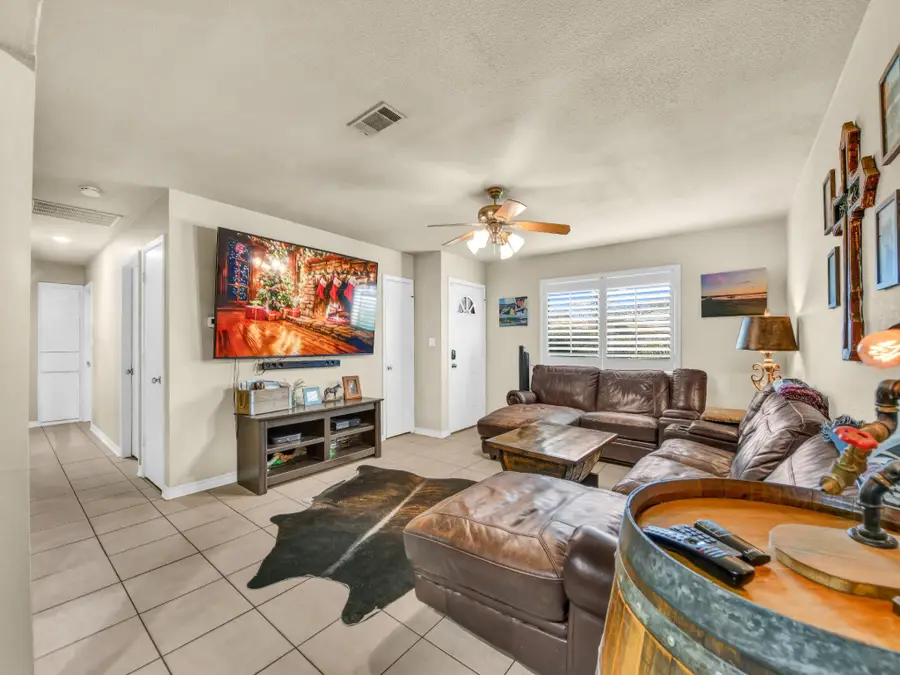 325 Huggins Drive, Springtown, TX 76082 - #3