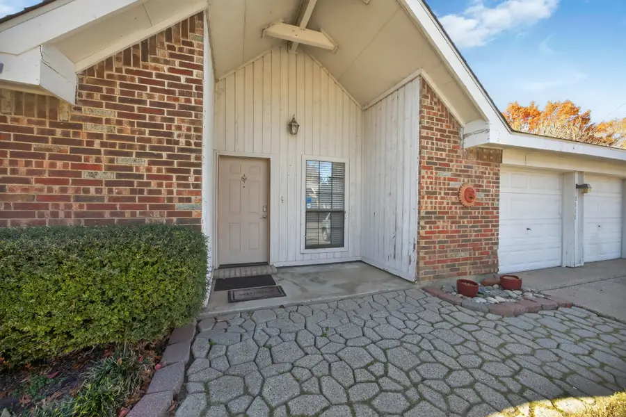 2411 Amber Hill Lane, Euless, TX 76039 - Image #2