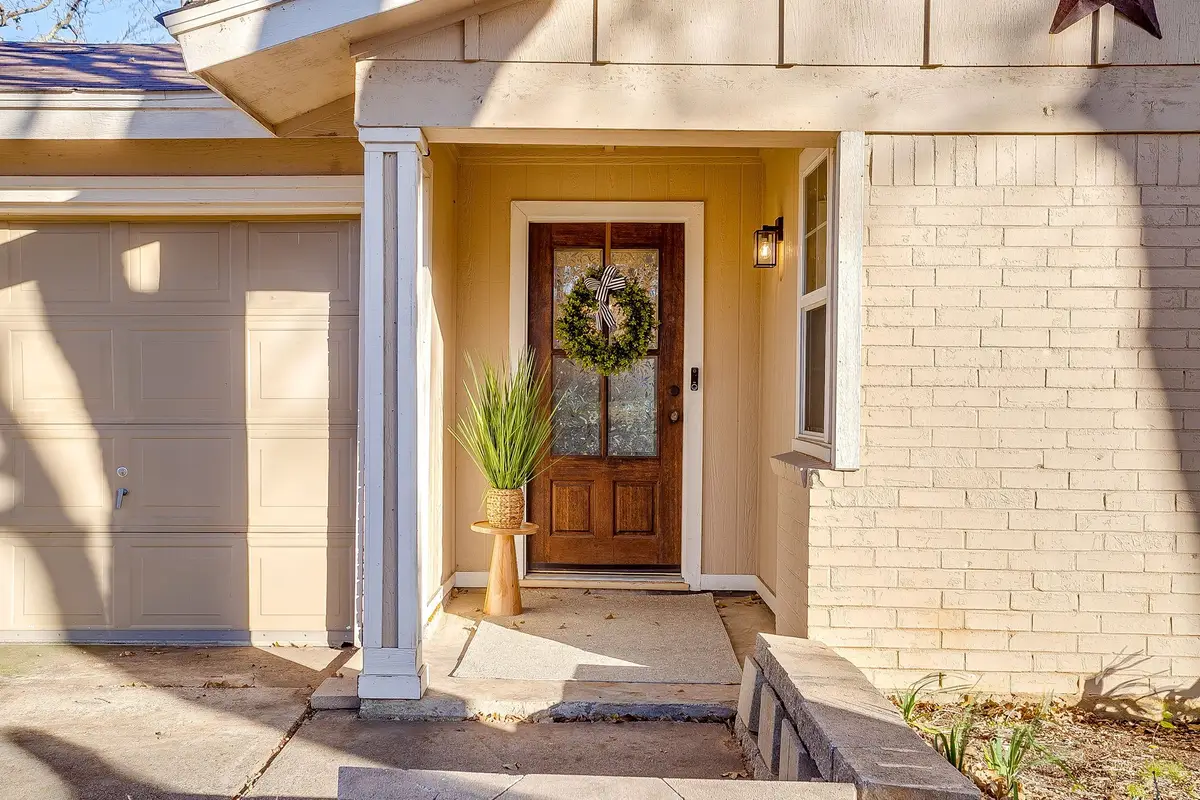 7036 Crabtree Lane, North Richland Hills, TX 76182 - Image #1