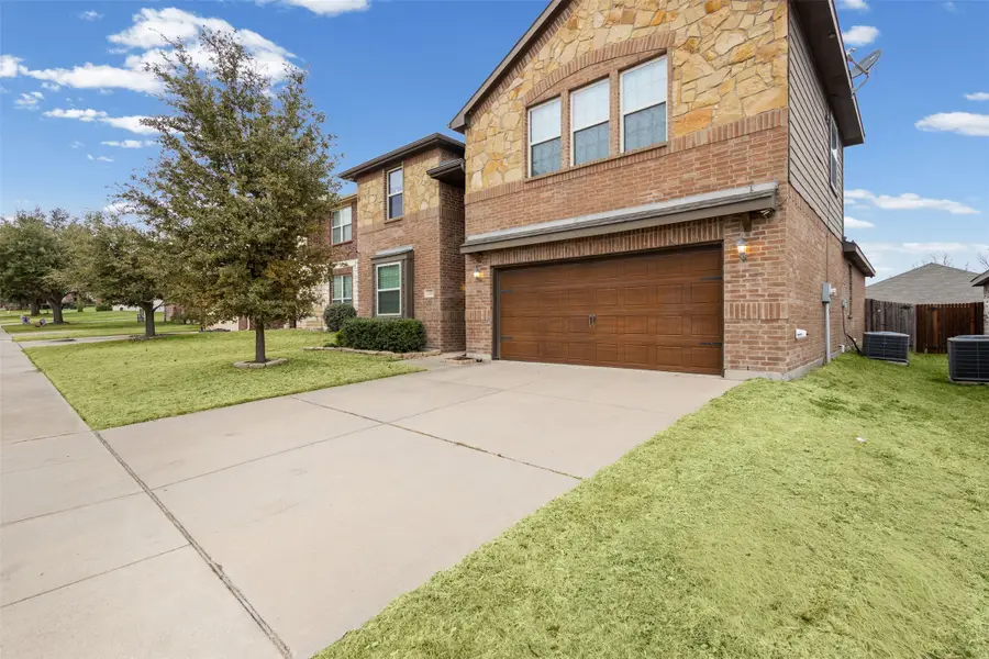 404 Millbrook Lane, Fort Worth, TX 76036 - Image #2