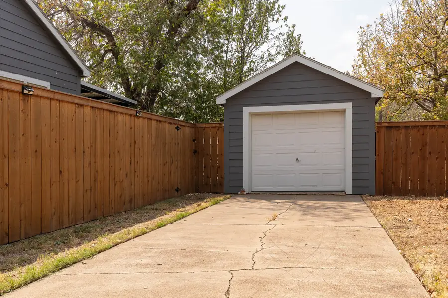 1208 Carolina Street, Graham, TX 76450 - #2