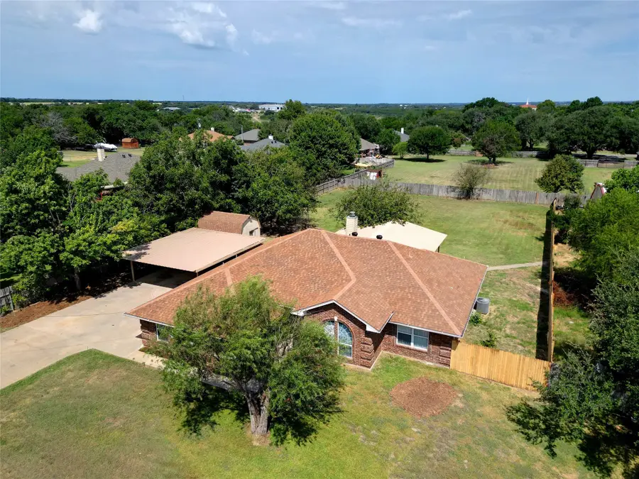 302 Robins Way, Granbury, TX 76048 - Image #3
