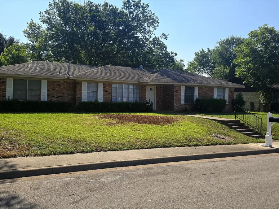 1306 Holt Avenue, Desoto, TX 75115 - Image #2