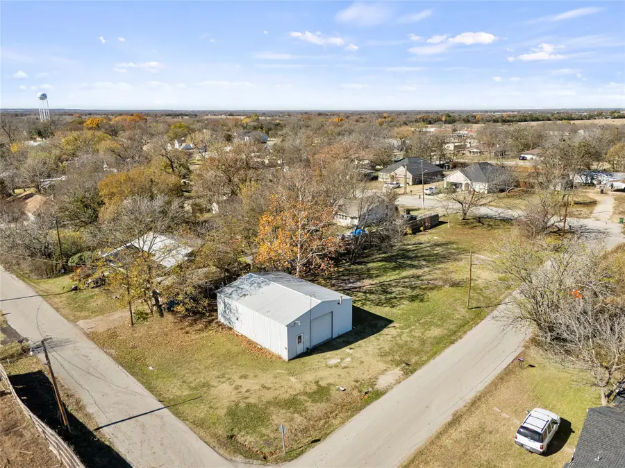 715 E 10th Street, Kemp, TX 75143 - #2